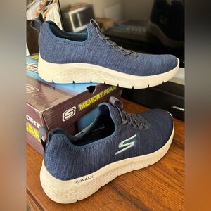 Men’s Sketchers Go Walk Flex Sz 10 Sneakers - Navy/Blue; Lightly Worn.